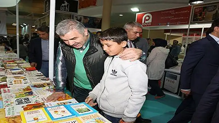 Bahadıroğlu, 'Şu anda Kitap Fuarı'nda birincisiniz' 