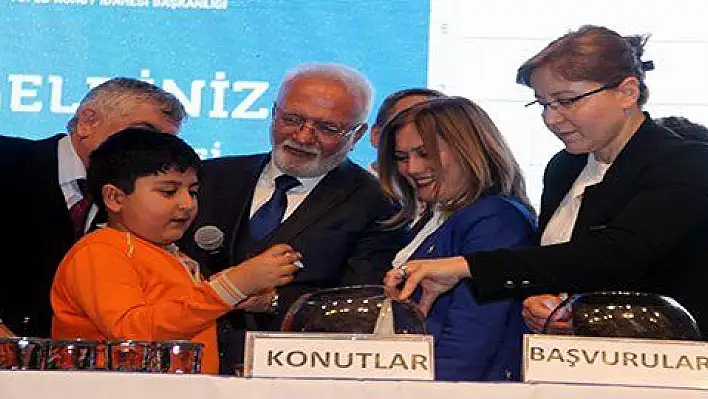 Vatandaşın kendi eliyle zemin katı çekmesi salonu kahkahaya boğdu 