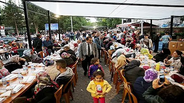 Büyükşehir iftarı Seyyid Burhaneddin'de