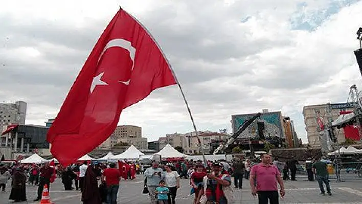 17 Aralık patlamasında durakta bekçilik yapan Kurtoğlu, 15 Temmuz'da da nöbetçi