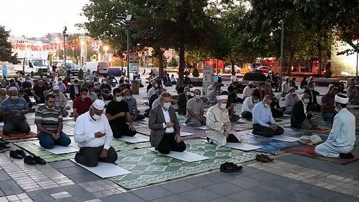 Kayseri'de 15 Temmuz şehitleri sabah namazında anıldı