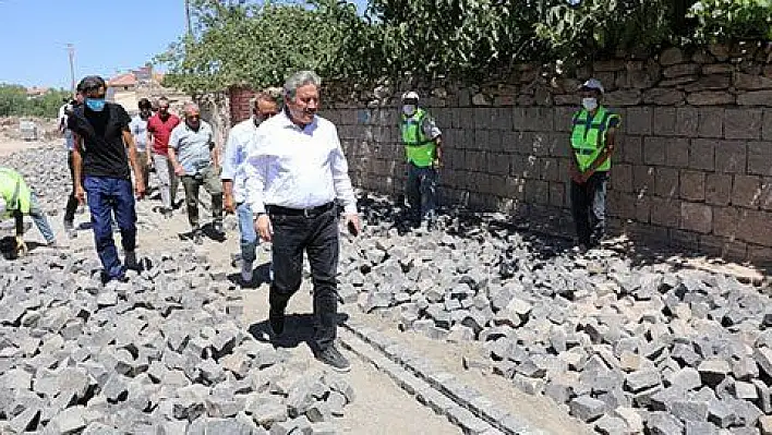 Ağırnas Mahallesi'ne tarihi dokusuna uygun doğal taştan yol