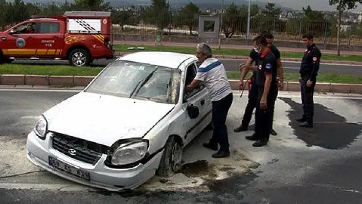 Takla atan araçtan yara almadan kurtuldu