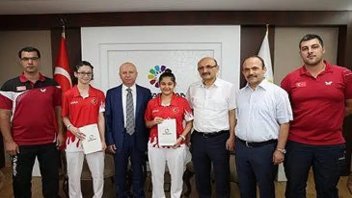 Kocasinan Belediyesi Spor Kulübü Bayan Masa Tenisi Takımı Liderin 1 Puan Gerisinde