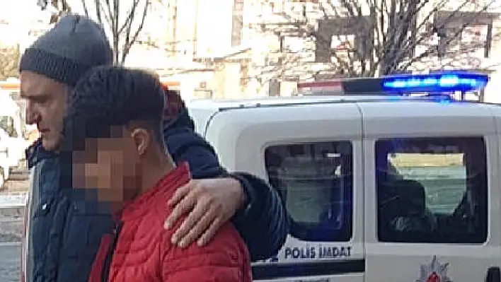 Sakatatçılar bıçakla birbirine girdi