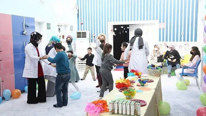Büyükşehir Engelsiz Çocuk Evi'nde doğum günü kutlaması
