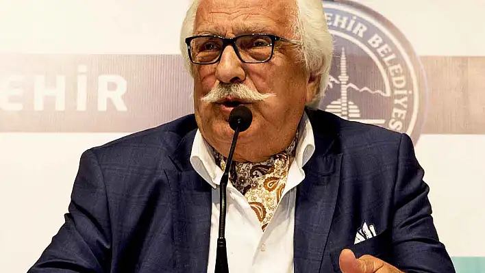 Gazeteci-yazar Yavuz Bahadıroğlu öğrencilerle buluştu  