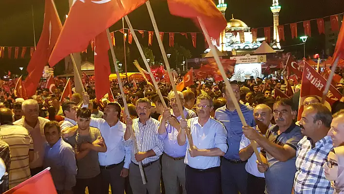 Kayseri Şeker, çiftçisi, çalışanı ve yönetimiyle 15 Temmuz coşkusuna coşku kattı