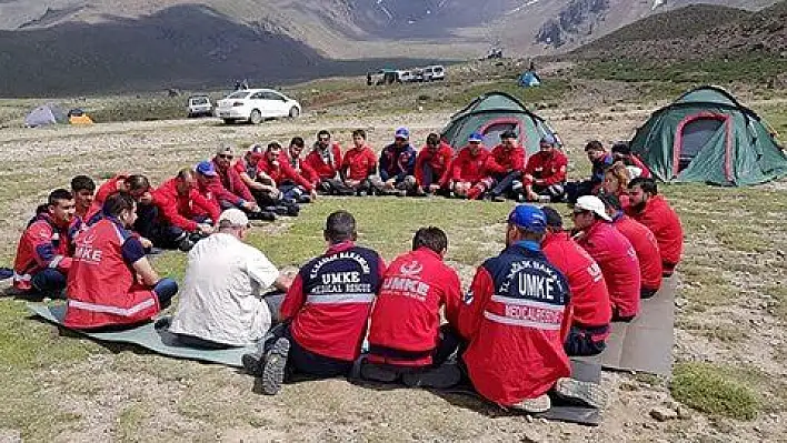 Kayseri UMKE Ekipleri Sütdonduran Kampını Başarı İle Tamamladı