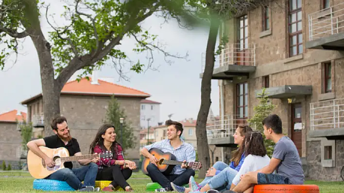 AGÜ, Öğrenci Memnuniyetinde Türkiye 1'incisi