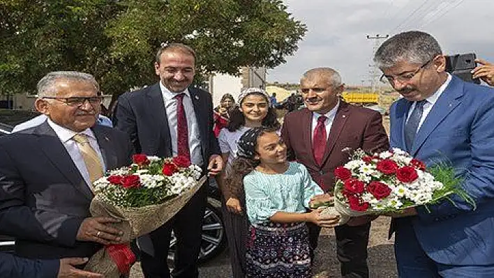 BAŞKAN BÜYÜKKILIÇ'A TOMARZA'DA BÜYÜK İLGİ