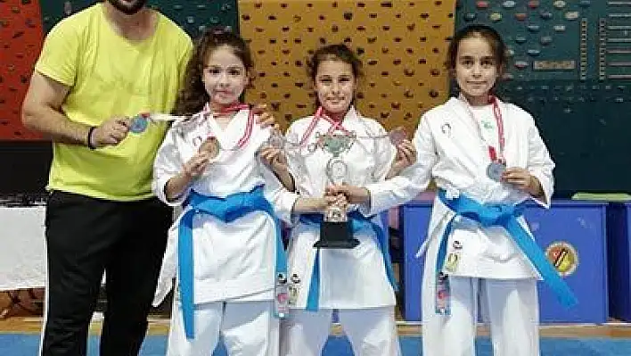 Karate Karadeniz Kupasında Kayseri rüzgarı