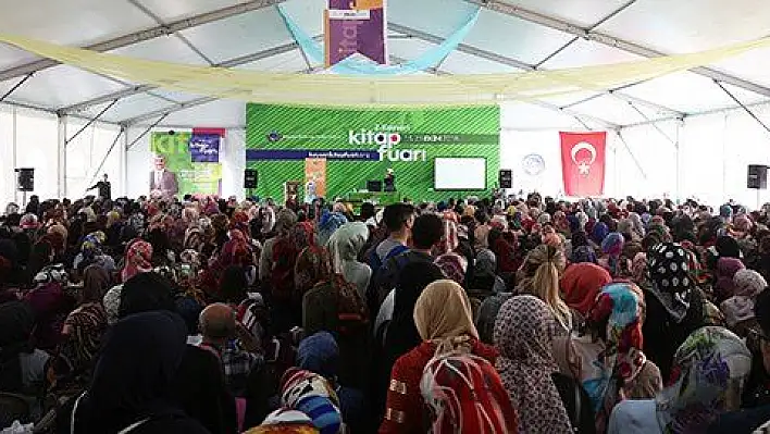 Kayseri Kitap Fuarı ünlü yazarları ağırlamaya devam ediyor 