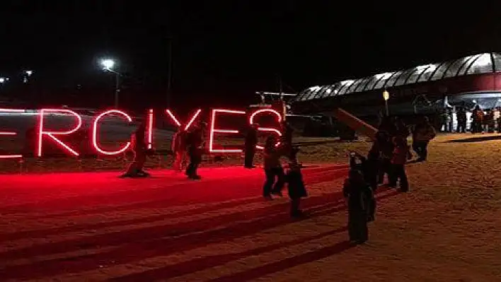 Erciyes'te gece kayağı  