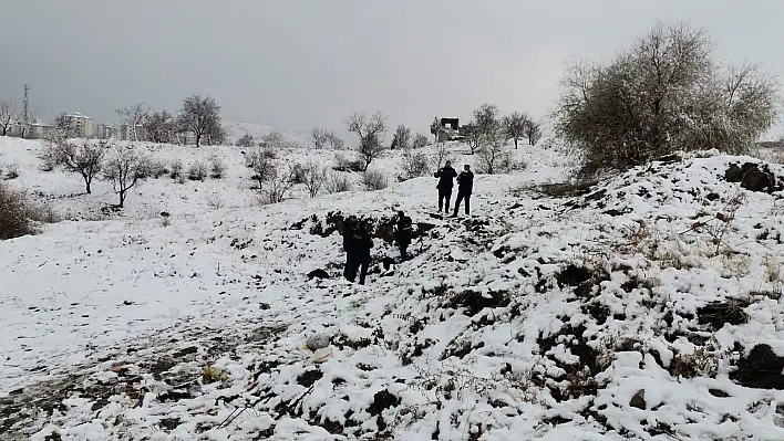 Boş arazide erkek cesedi bulundu