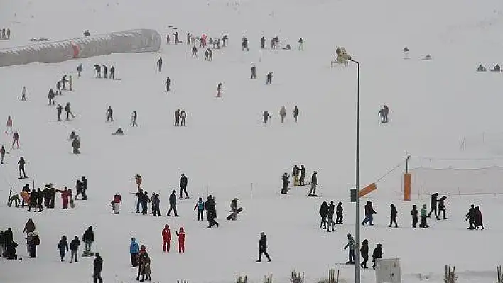 Erciyes'e yarıyıl tatilinde yarım milyona yakın ziyaretçi bekleniyor