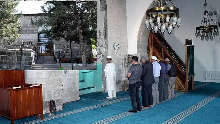 Tarihi cami 1279 yıldır Müslümanlara hizmet veriyor