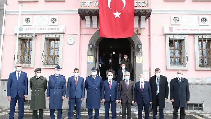  Kartal Şehitliği'nde Şehitleri anma programı düzenlendi