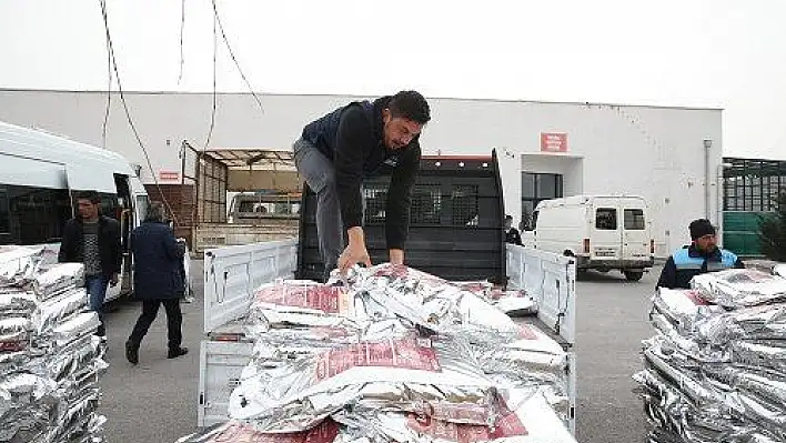 Büyükşehir Belediyesi'nden 13 ilçeye 13 ton mama desteği