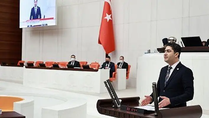 MHP'li Özdemir: 'Para ve silaha karşı galip gelebilecek olan, insanlığın bizatihi kendisidir'