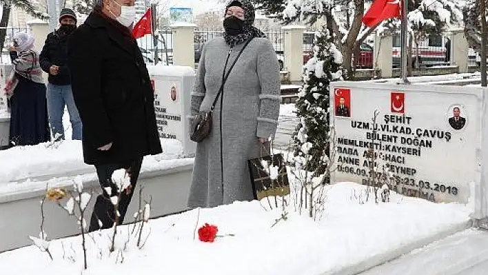 Başkan Palancıoğlu şehitliği ziyaret etti