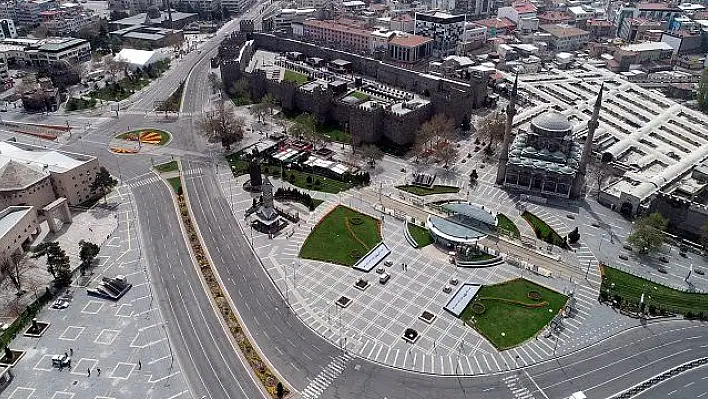 Kayseri'de meydanlar boş kaldı