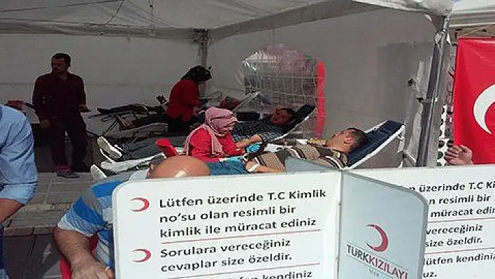 ANLAMLI GÜNDE ANLAMLI ÇALIŞMA İLE 326 ÜNİTE KAN BAĞIŞI