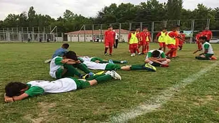 Minik futbolcuların gözyaşları 