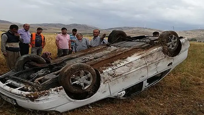 Çukura düşmemek için direksiyonu kırınca takla attılar: 3 yaralı 