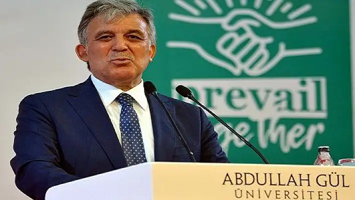 Abdullah Gül'den mezun olan üniversite öğrencilerine: İyi insan olmak birinci şart