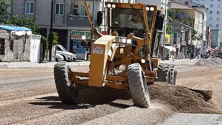 Çolakbayrakdar: 'Daha modern Kocasinan için daha konforlu yollar yapıyoruz'