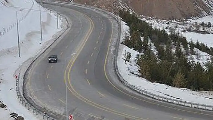 Dünya standartlarında yapılan Erciyes yolunda kural ihlalinden yine kaza oluyor