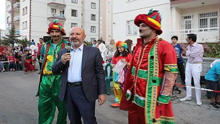 Başkan Çolakbayrakdar Sokak Oyunları Şenliklerine katıldı 