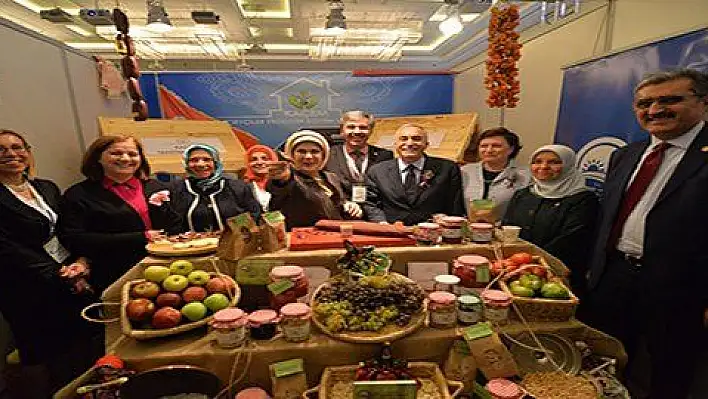 Emine Erdoğan'dan Kayseri standına ilgi 