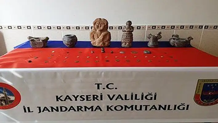 Jandarmadan tarihi eser ve düzensiz göçmen operasyonu 