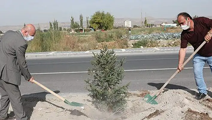 Çolakbayrakdar, muhtarların gününü taçlandırdı