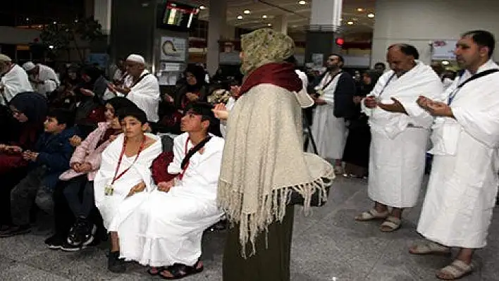 İl Müftülüğü öğrenci, öğretmen ve velileri Umre'ye gönderdi 