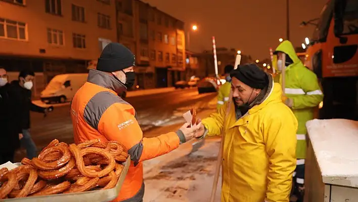  Kocasinan'da kar temizleme aralıksız sürüyor