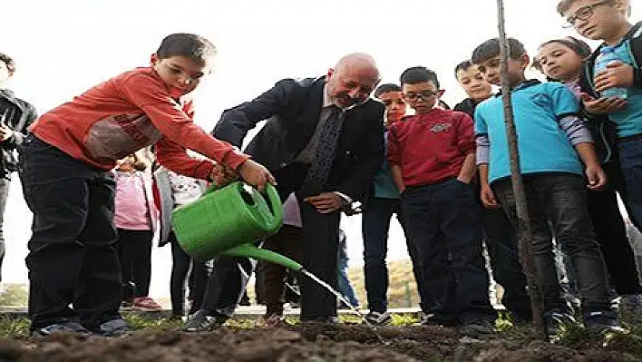 Çolakbayrakdar 'Ortak akılla daha güzel bir şehir inşa edeceğiz' 