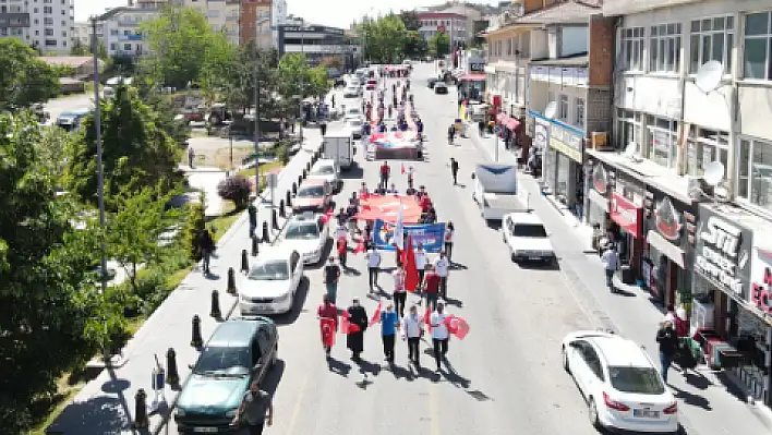 Develi'de gençlik yürüyüşü