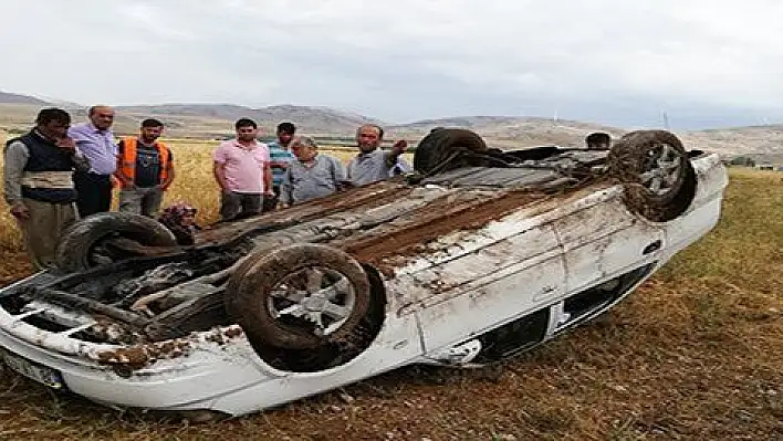 Çukura düşmemek için direksiyonu kırınca takla attılar: 3 yaralı 