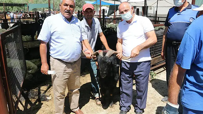 Başkan Öztürk'ten kurban pazarı ziyareti