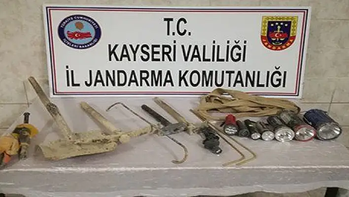 Kaçak kazı yapan 6 kişi yakalandı