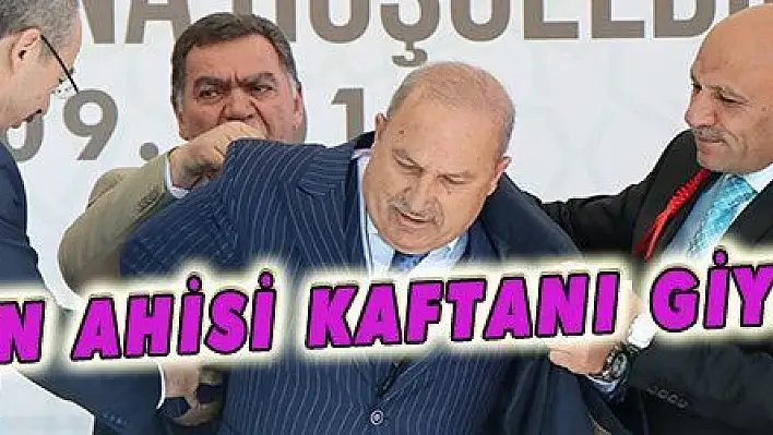 YILIN AHİSİ KAFTANI GİYDİ