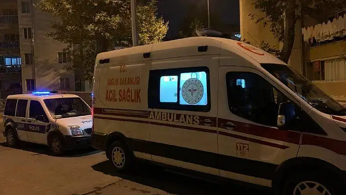 Yangında görevli dairesi küle döndü