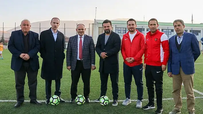 Bülent Uygun, Yerköy Futbol Akademisini ziyaret etti