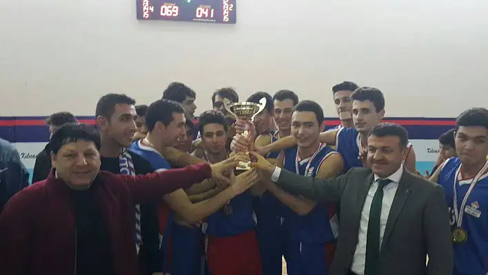 Okullar arası basketbolda şampiyon Bahçeşehir 