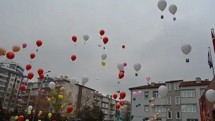 Atatürk'e yazdıkları mektupları gökyüzüne bıraktılar