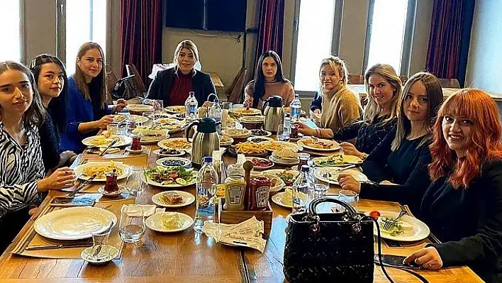 Kayserispor Başkanı Berna Gözbaşı futbolcuların eşleriyle bir araya geldi