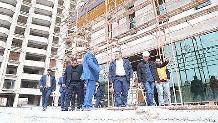 Başkan Çelik, Talas Sosyal Yaşam Merkezi inşaatında incelemelerde bulundu 